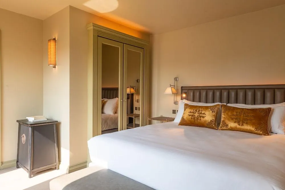 *****  Hotel De Montesquieu Paris France